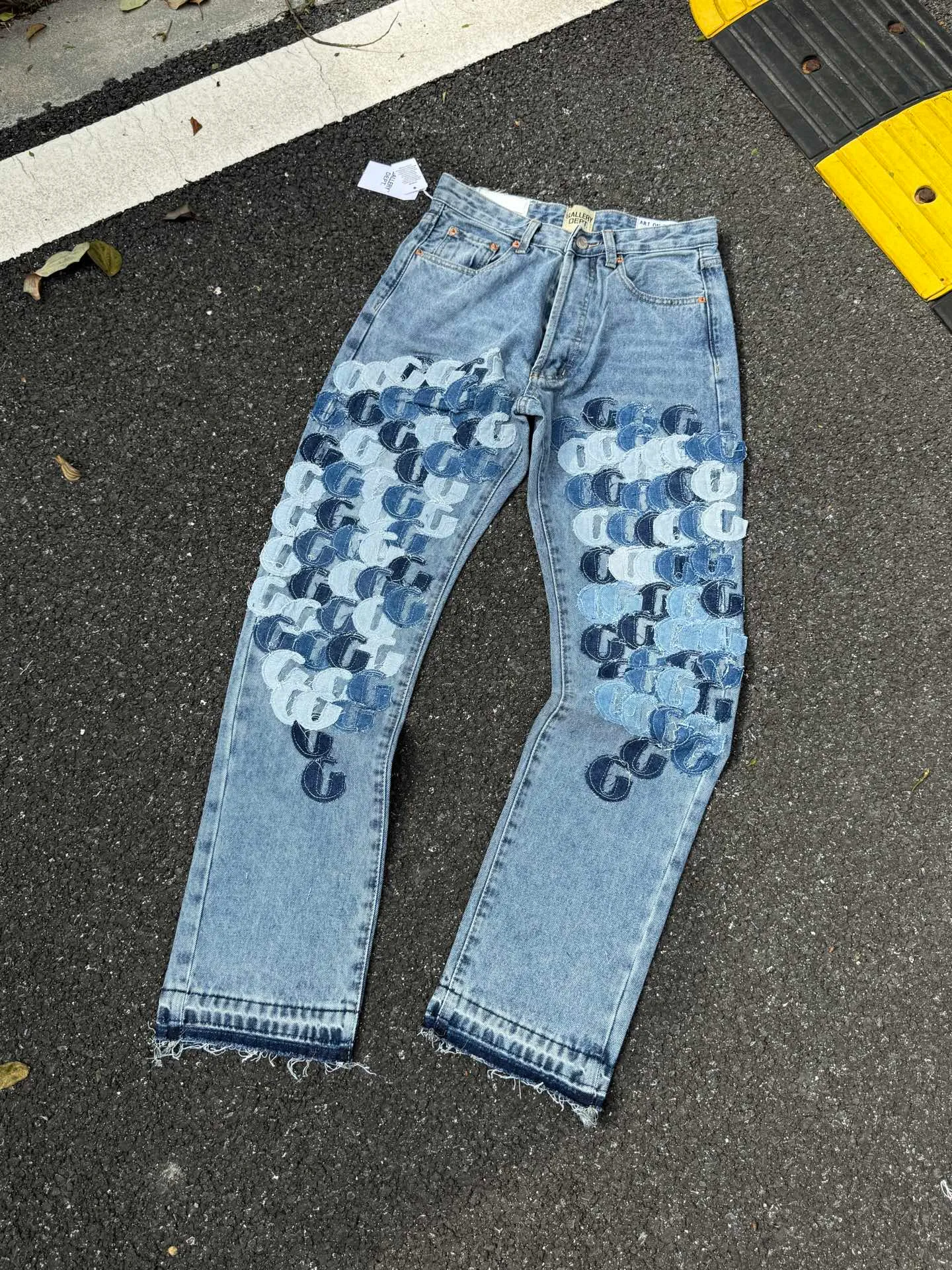P286💰G77 GALLERY DEPT.G letter patch pudding 5001 denim washed and distressed spliced jeans -Original purchase and pattern making to truly restore the ultimate vintage texture -Original hardware accessories, washed and other elevators, QR code analysis are all purchased from the original factory, high degree of restoration, you are welcome to compare the products~ -Three-dimensional version, loose and comfortable, not picky about the figure, taller and slimmer, factory Seiko, original factory quality control, same style for men and women, can be matched with couples Versatile recommendation: must-have jeans for all seasons Color: blue Size: S-XXL (28-36)